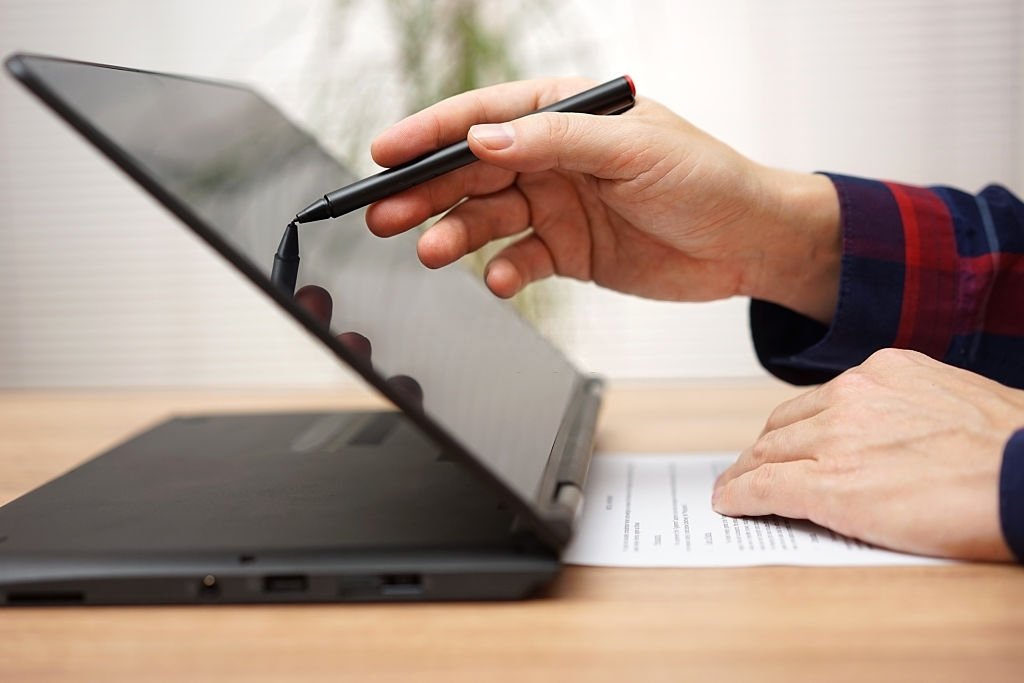 What Are The Advantages of A Laptop with Touchscreen