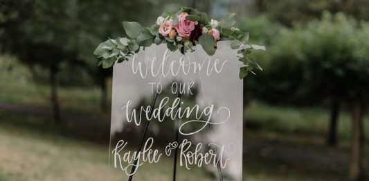 What Are The Neon Signs And What Are Their Associated Benefits?