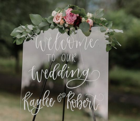 What Are The Neon Signs And What Are Their Associated Benefits?