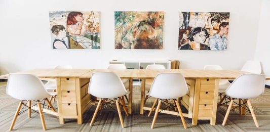 How to Arrange Canvas Prints In Your Home